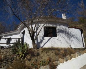 3915, Exciting opportunity, 2 studio style houses and 2 pools