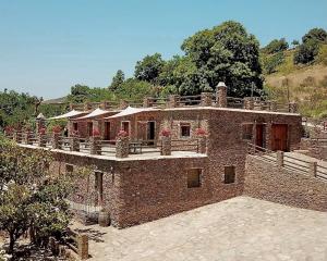 3154, Spacious Country House with B&B Suites 