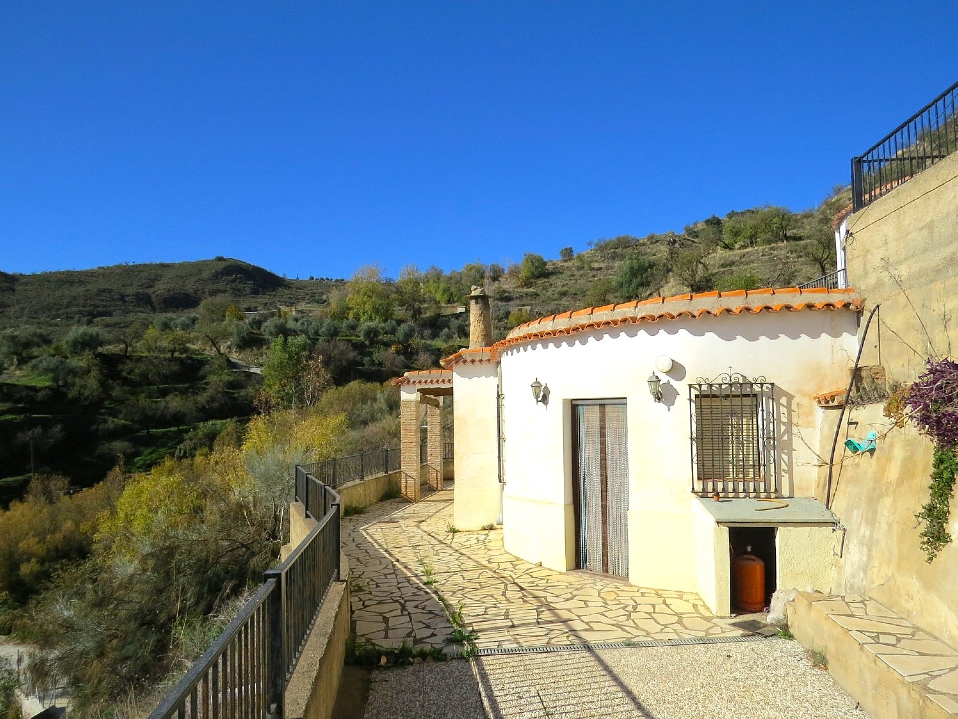 Small Cortijo in a Quiet Area